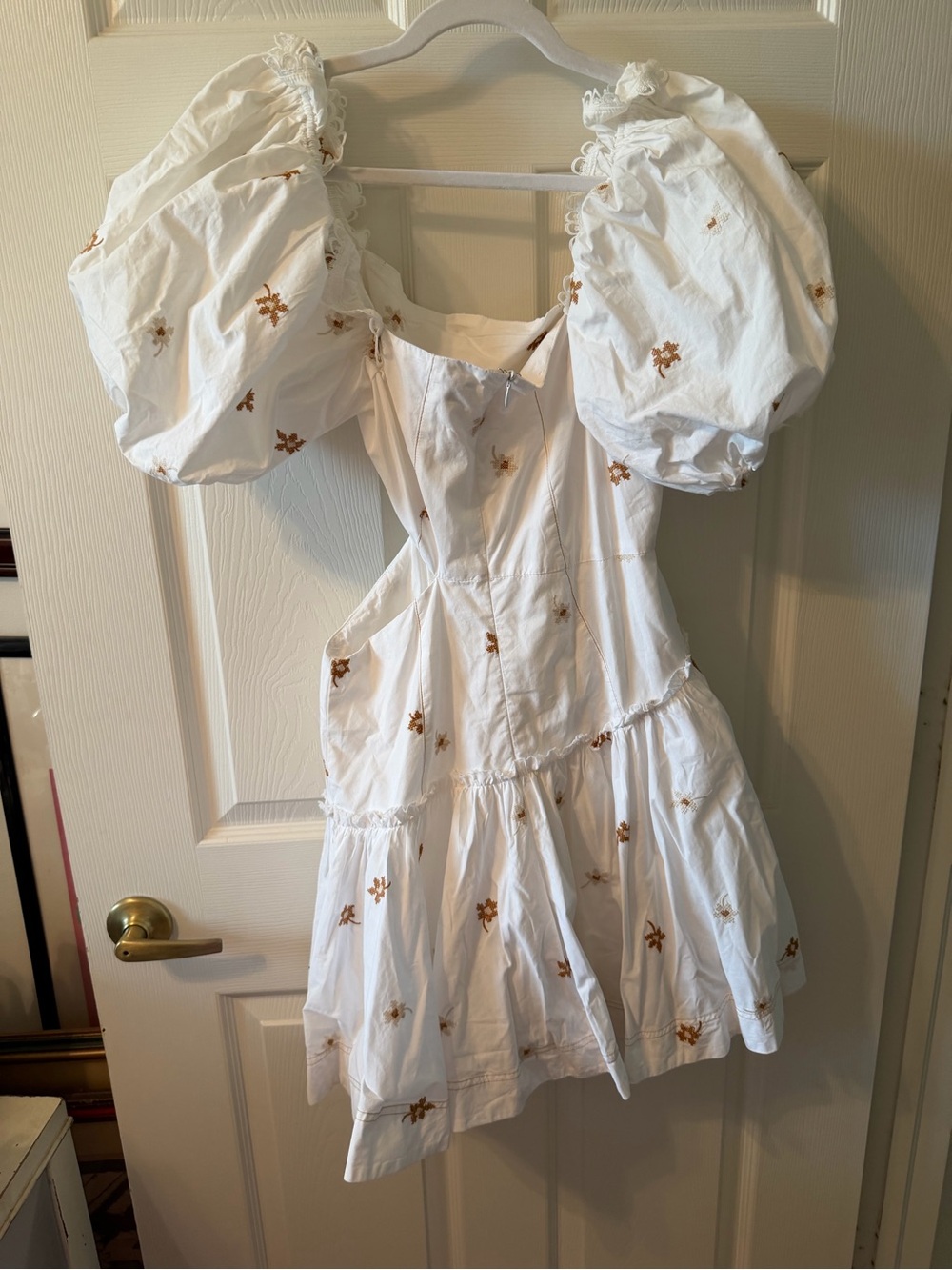 En Saison White Ruffled Dress with Tag Detail - Picture 2 of 3